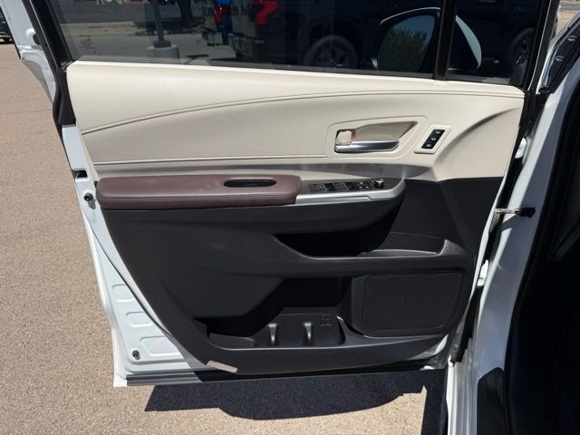 2023 Toyota Sienna Platinum - Photo 11