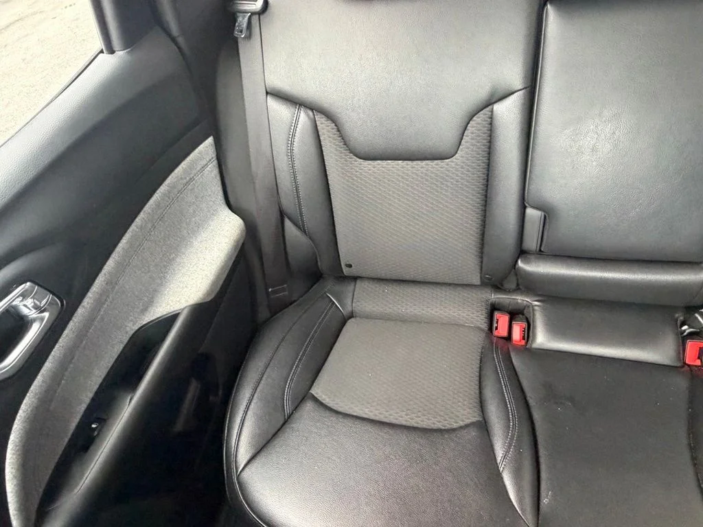 Used 2024 White Jeep Latitude image 13