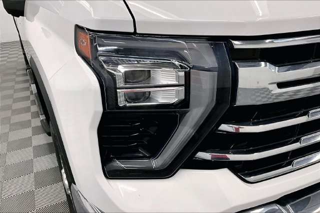 Used 2024 Summit White Chevrolet LTZ image 34