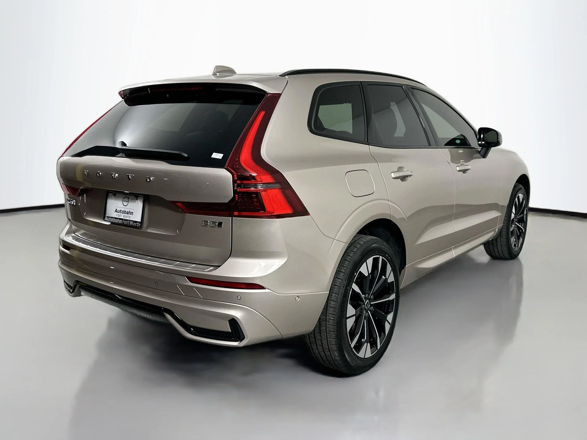New 2026 Bright Dusk Volvo Plus image 5