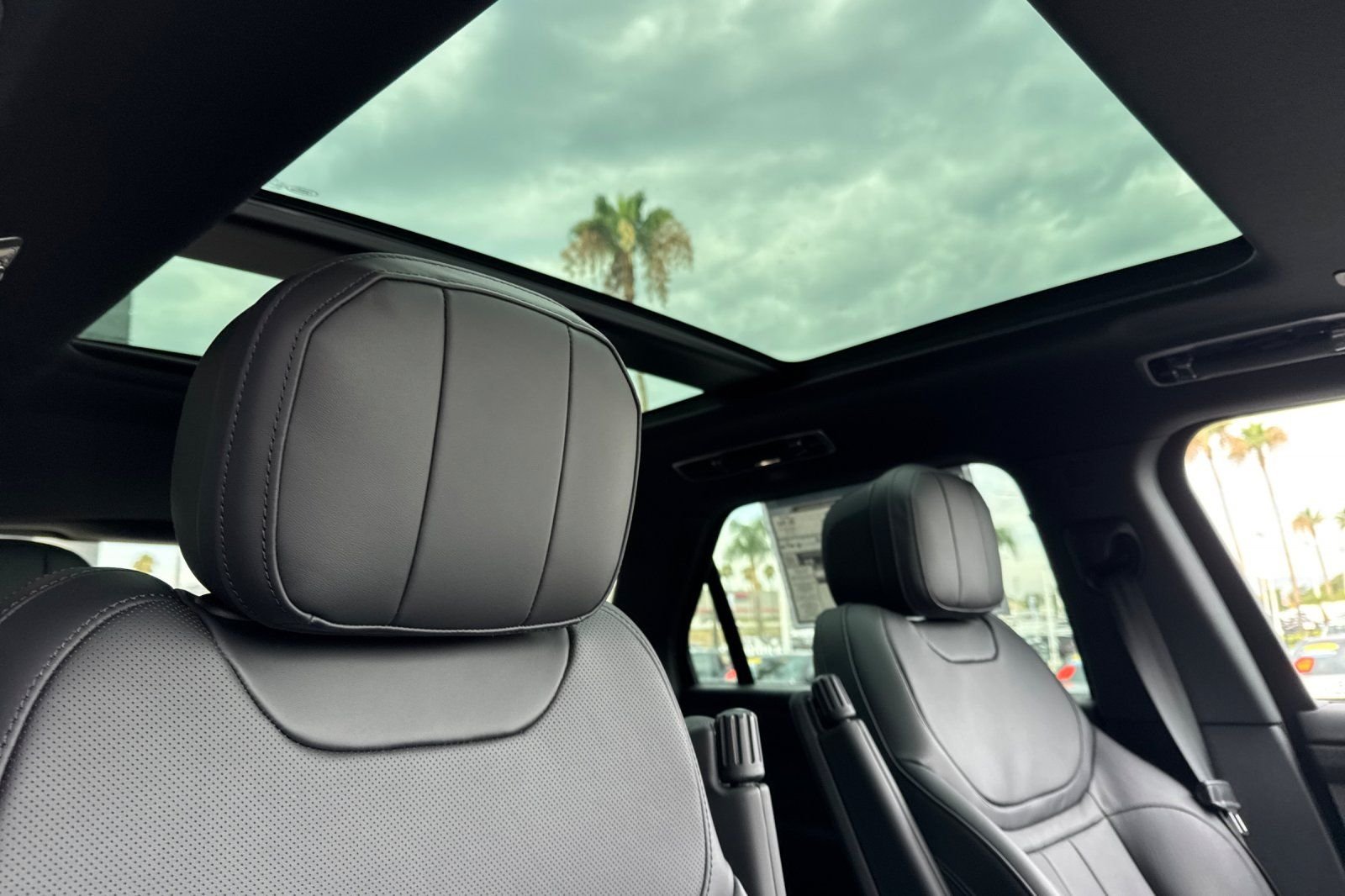 New 2026 Varesine Blue Land Rover SE image 18
