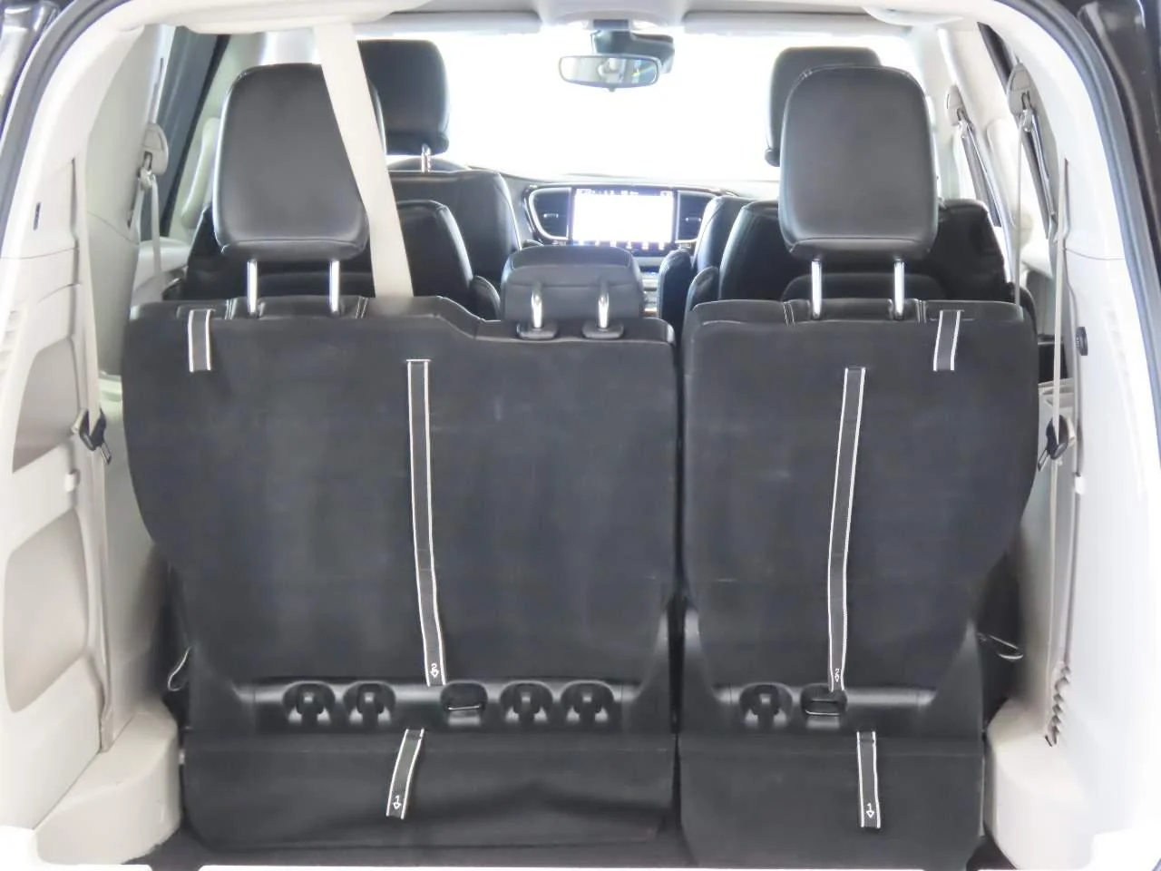 Used 2024  Chrysler Touring L image 15