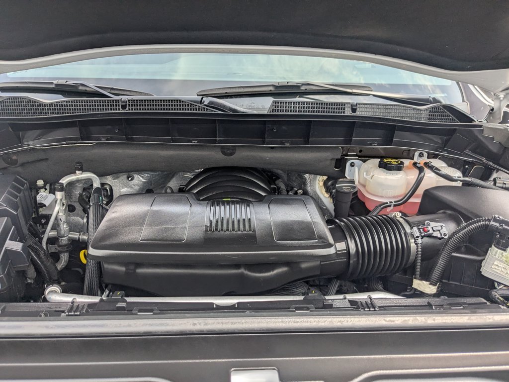Used 2025 White Frost Tricoat GMC Denali image 33