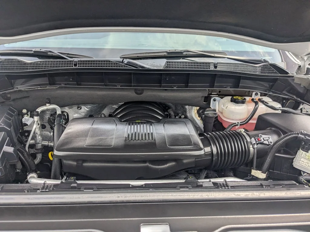 Used 2025 White Frost Tricoat GMC Denali image 33