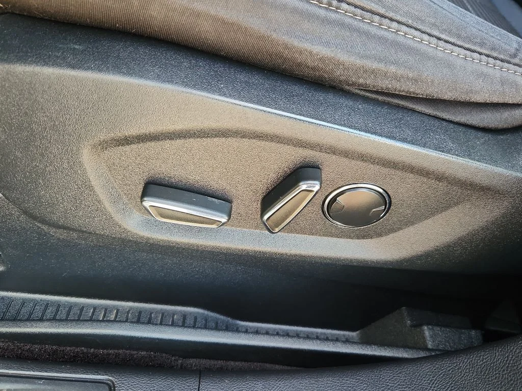 Used 2016 Black Ford SEL image 8