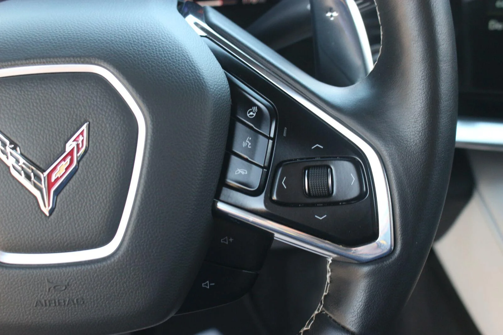 Used 2020 ARCTIC WHITE Chevrolet 2LT image 19