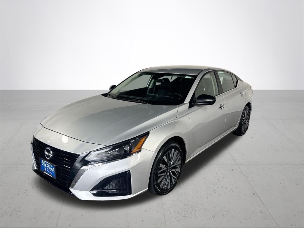 Used 2024 Silver Nissan 2.5 SV image 2