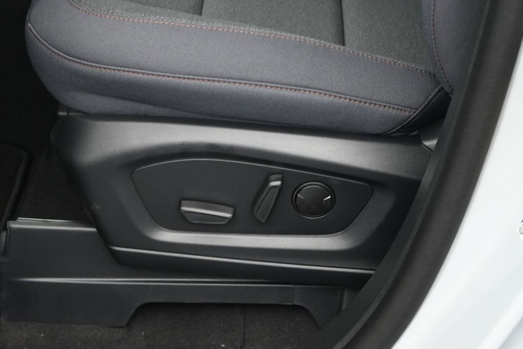 New 2026 Space White Metallic Ford Active image 9