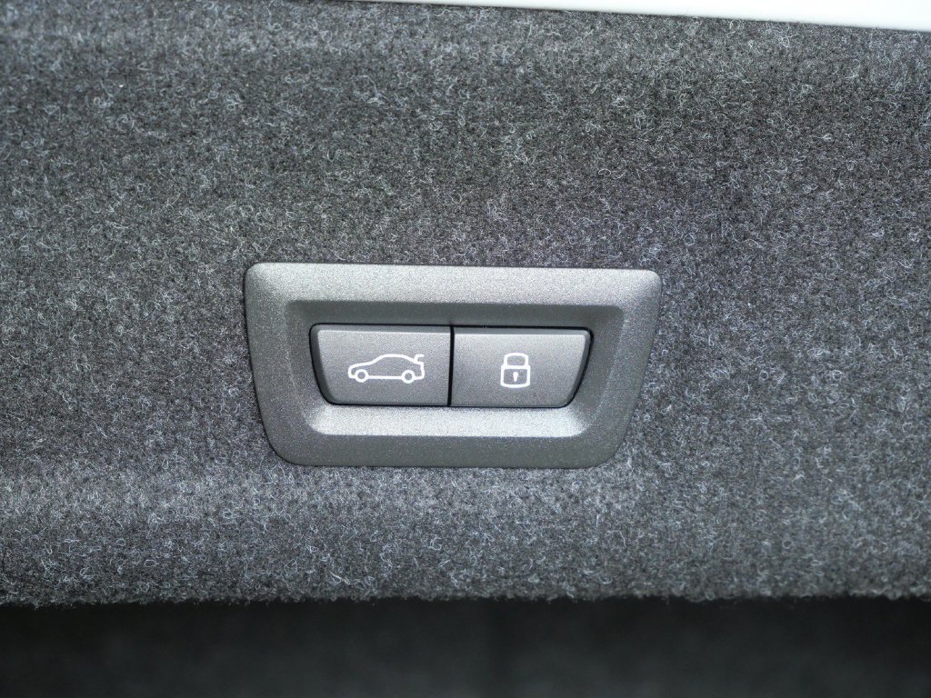 Used 2026 White BMW 330i xDrive image 29