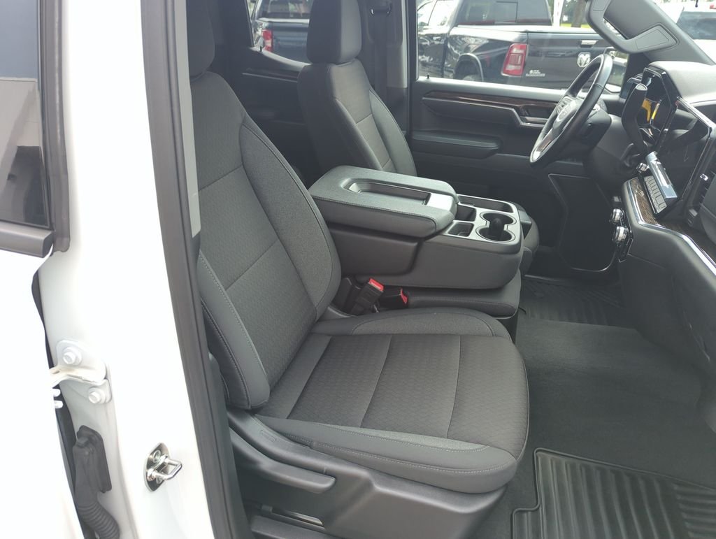 Used 2025 White GMC Elevation image 33