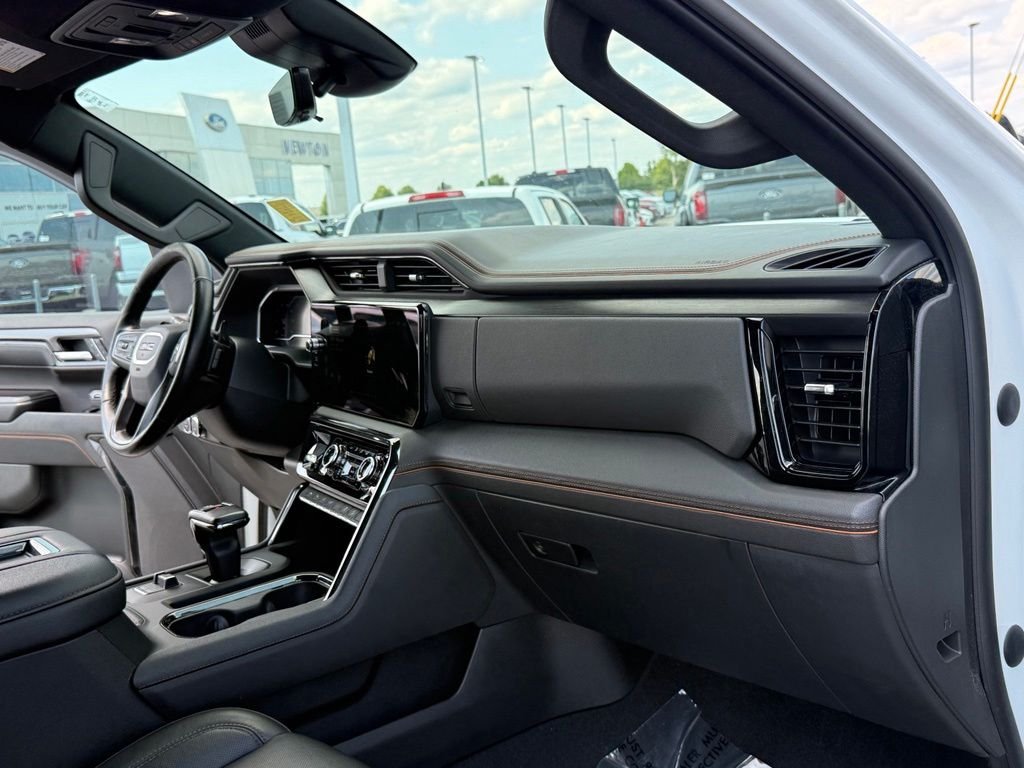 Used 2022 White GMC AT4 image 18