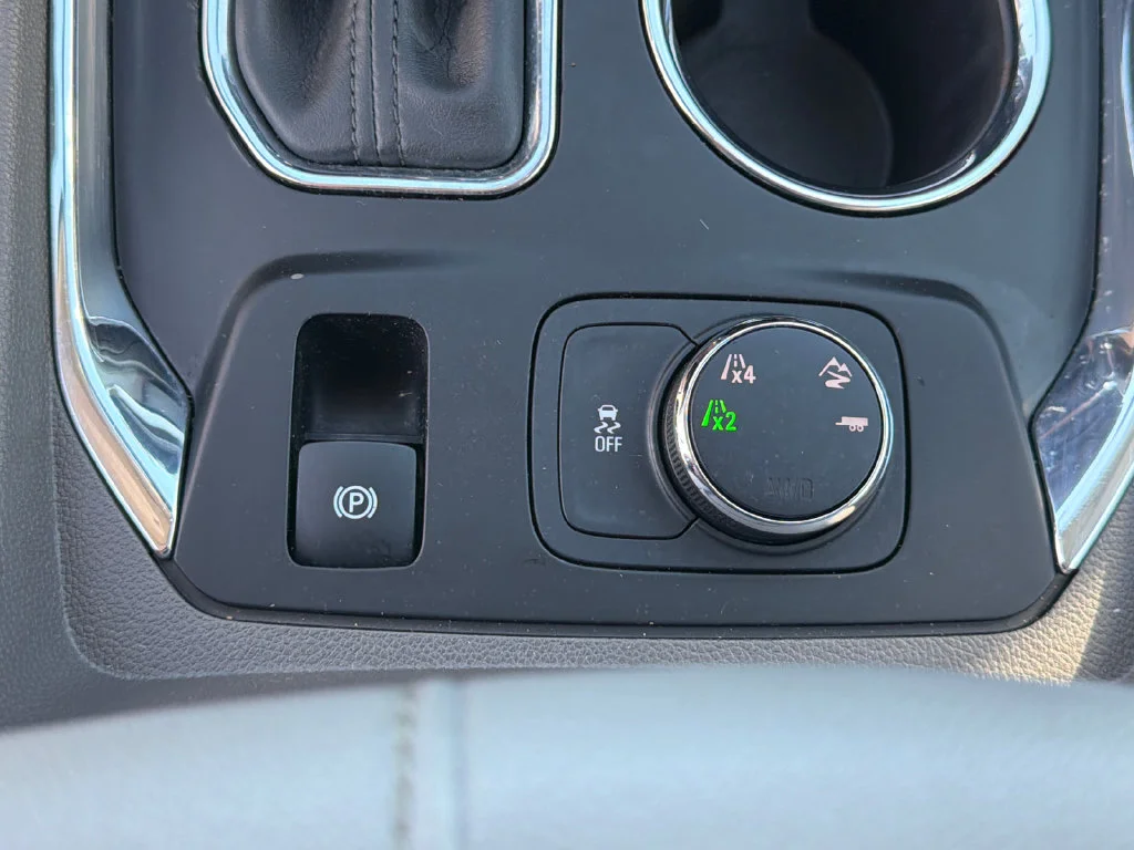 Used 2018 White Chevrolet 3LT image 34