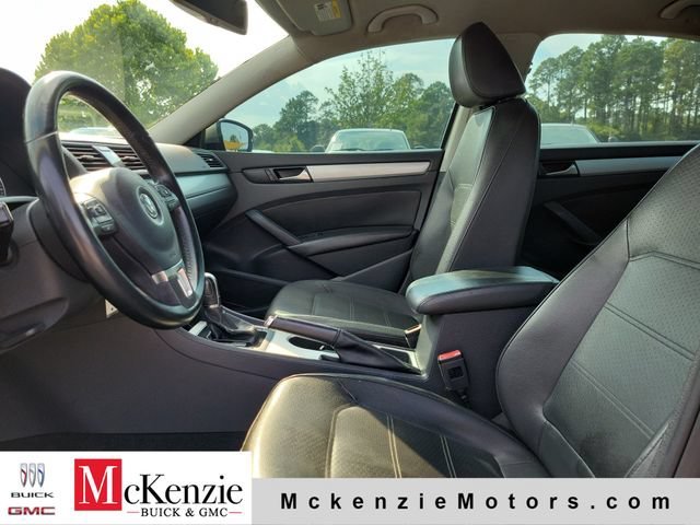 Used 2013 Silver Volkswagen SE image 6