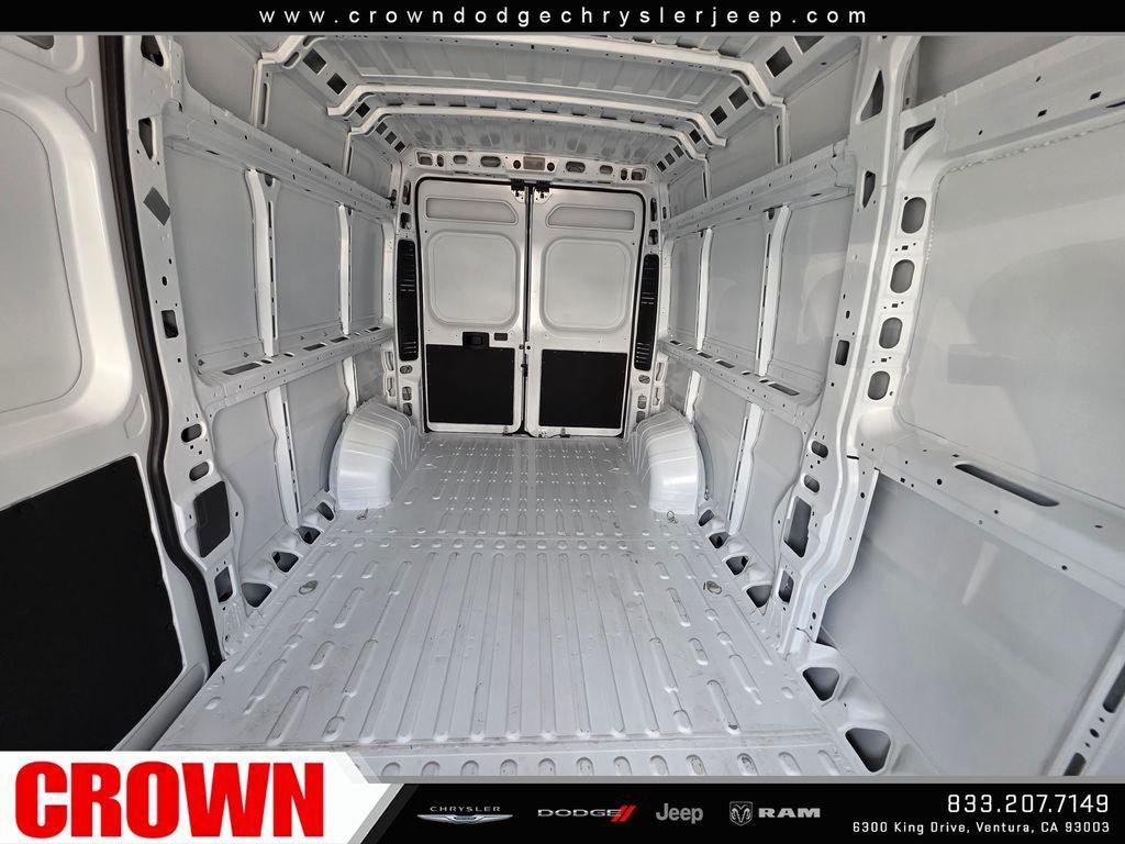 New 2025 Bright White Clear-Coat Exterior Paint RAM Tradesman image 15