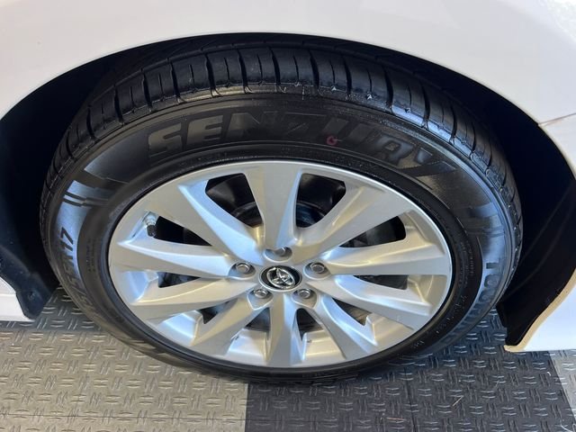 Used 2018 White Toyota LE image 9