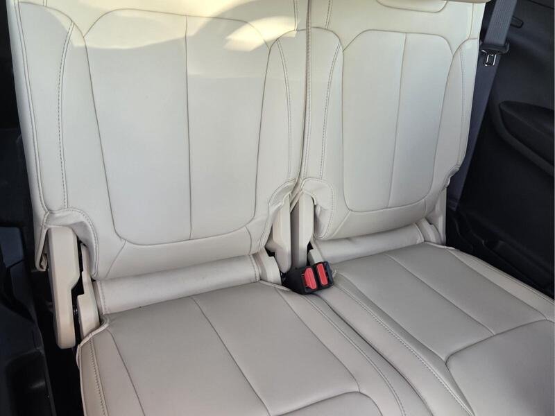 New 2027 Bright White Clearcoat Jeep LIMITED 4X2 image 19