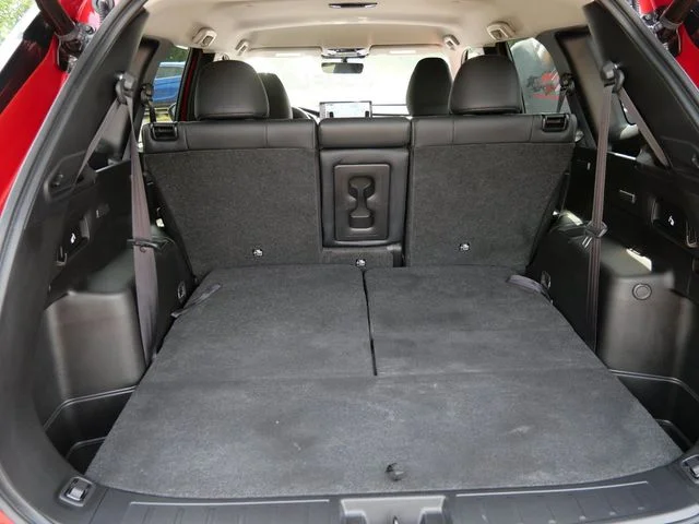 Certified Used 2025 Red Diamond Mitsubishi SE image 10