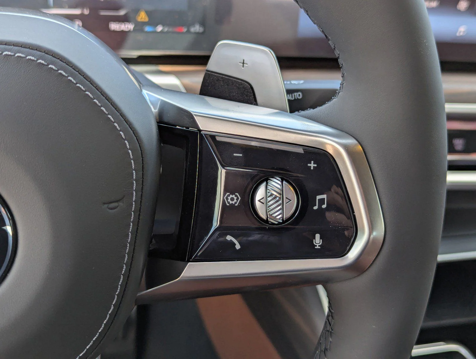 New 2026 Mineral White Metallic BMW 760i xDrive image 33