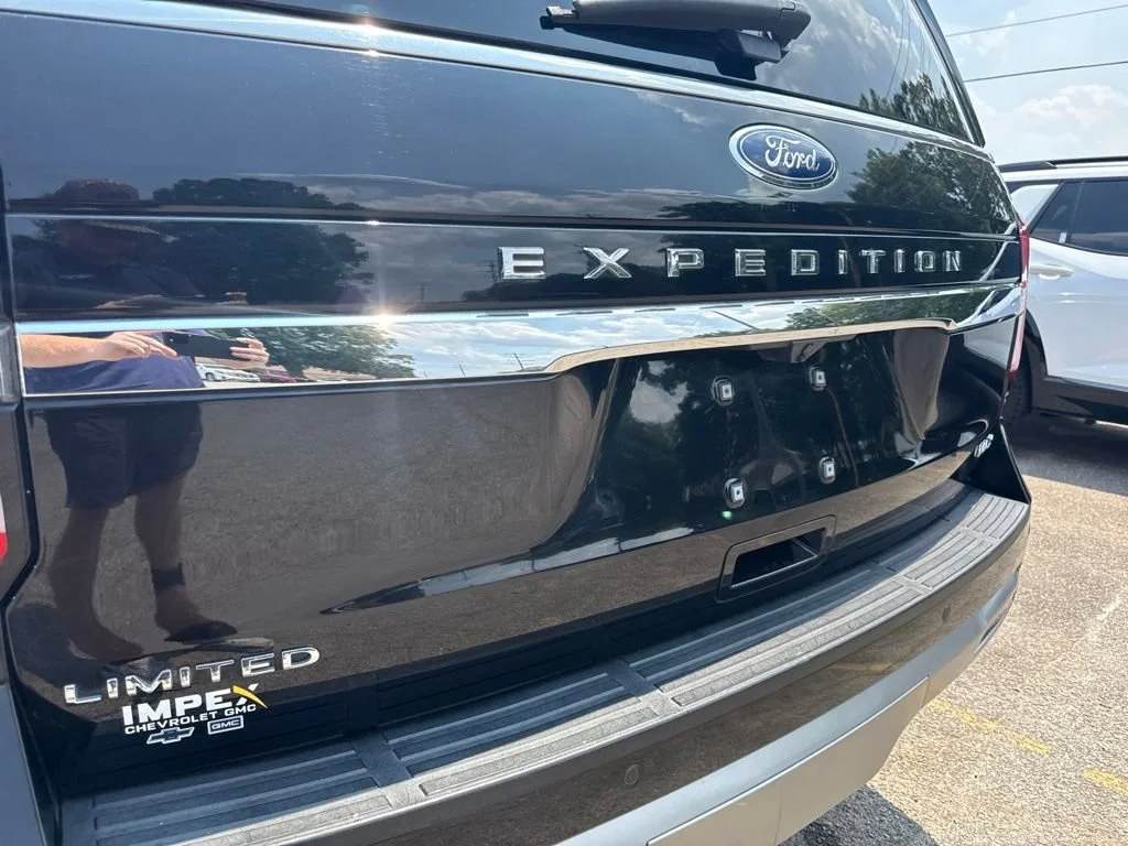 Used 2022  Ford Limited image 34