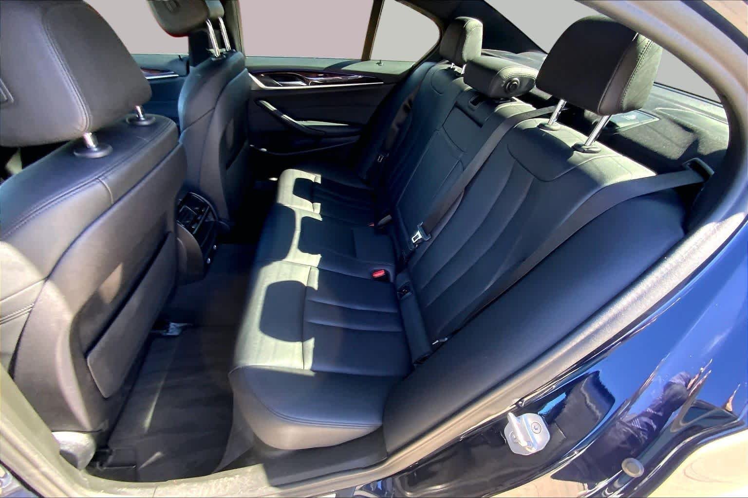 Used 2019 Imperial Blue Metallic BMW 530i xDrive image 21