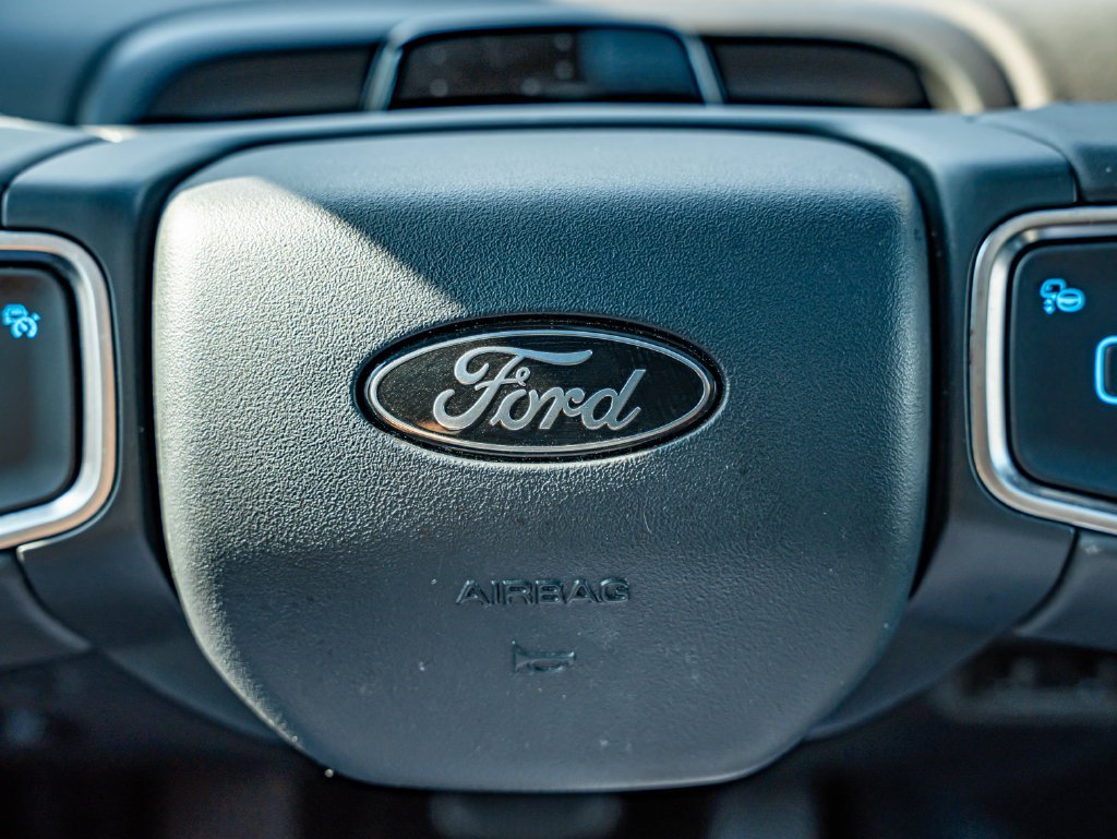 Used 2025 White Ford Platinum image 23