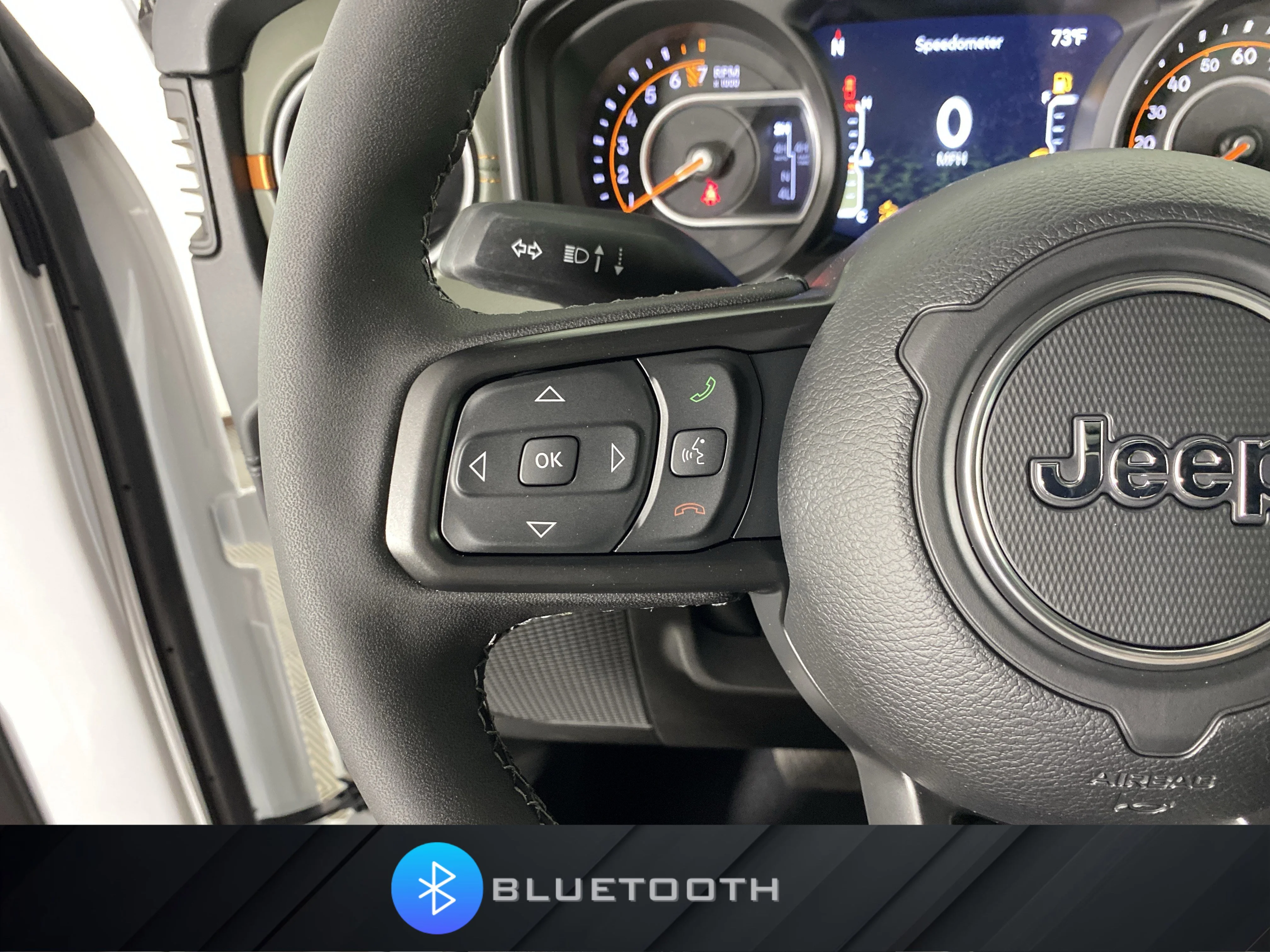 New 2026 Bright White Clear-Coat Exterior Paint Jeep Mojave X image 20