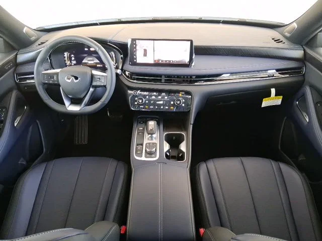 New 2026 2T RAD WHT INFINITI Sport AWD image 9
