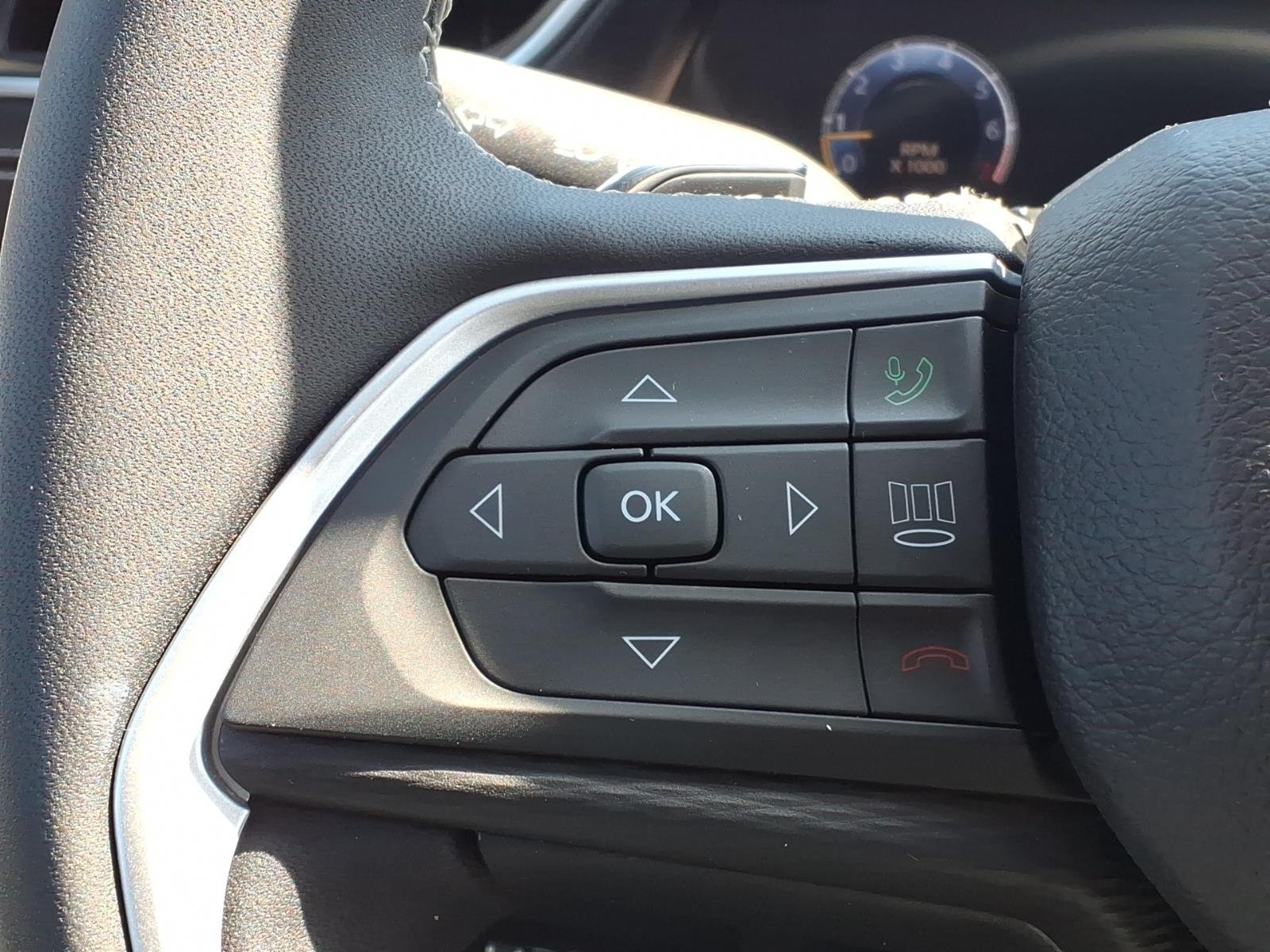 Used 2023 Black Jeep Laredo image 17