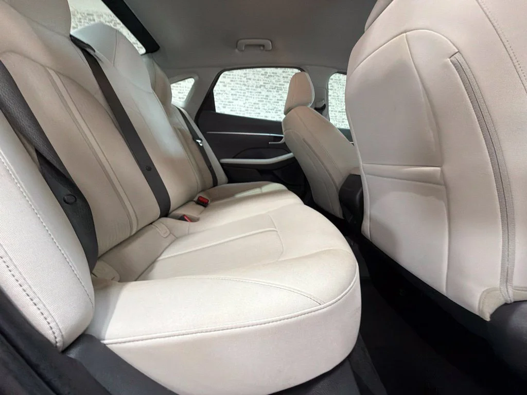 Used 2025 Abyss Black Hyundai SE image 12