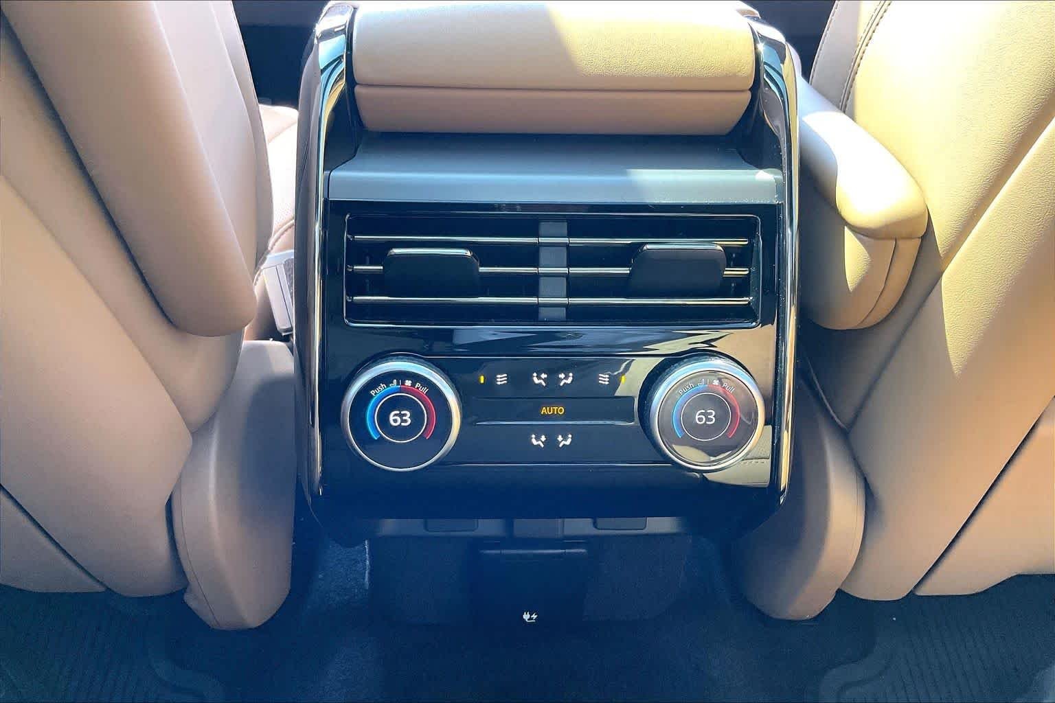 Used 2024 Carpathian Grey Premium Metallic Land Rover SE image 35