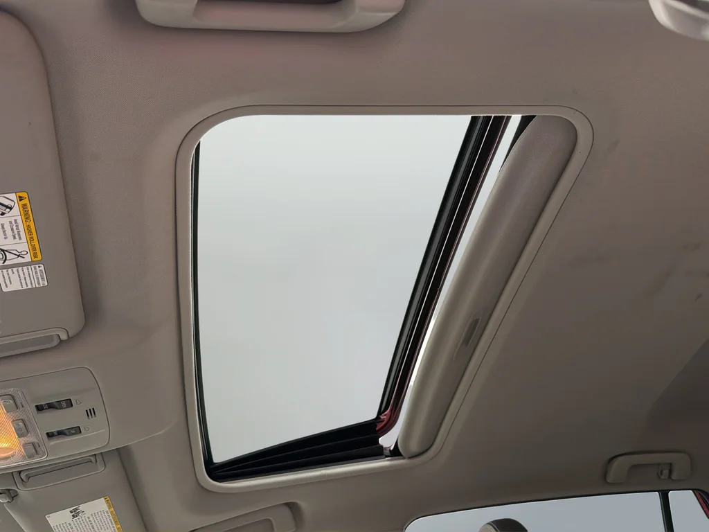 Used 2015 Red Toyota XLE image 22
