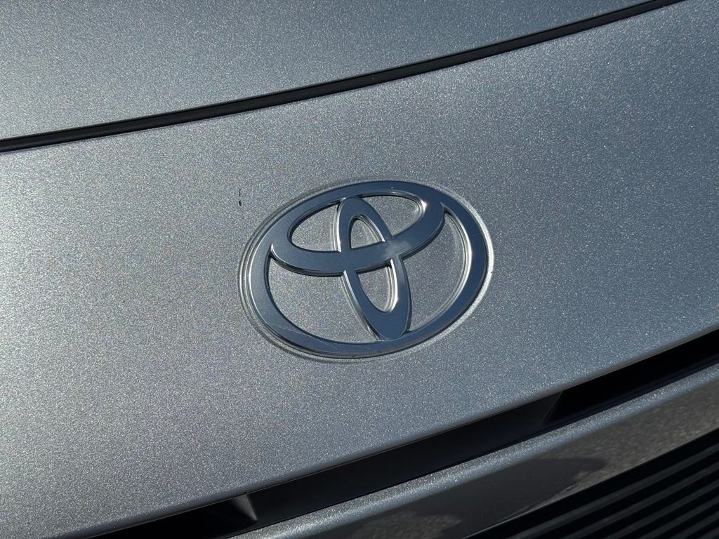 2025 Toyota Camry LE - Photo 6
