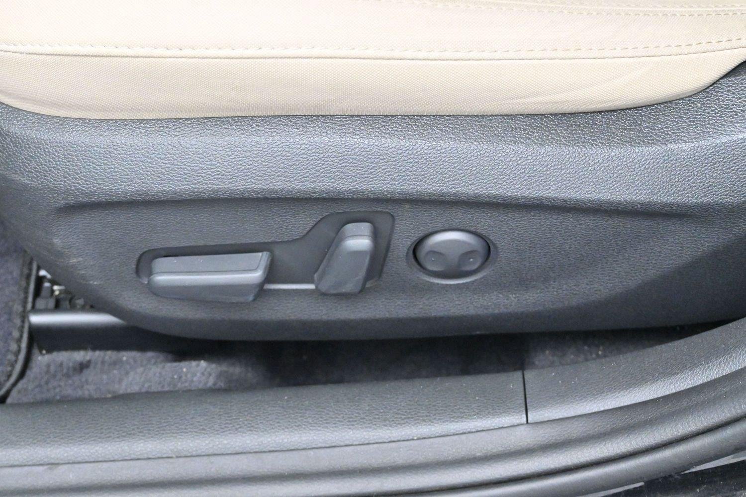 Used 2019 Phantom Black Hyundai SEL image 13
