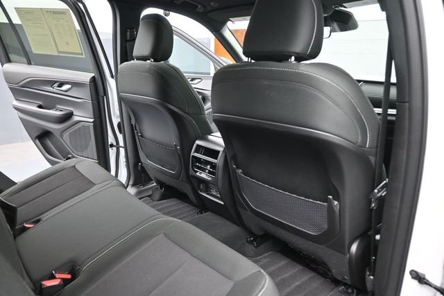 Used 2025 White/off-white Jeep Laredo image 24