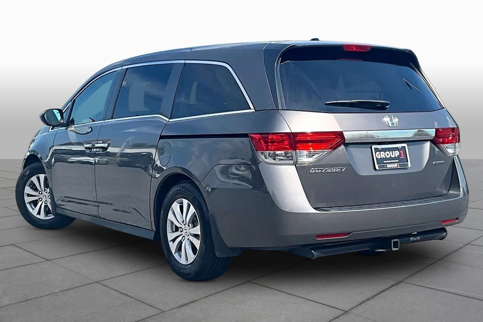 Used 2016 Modern Steel Metallic Honda SE image 12