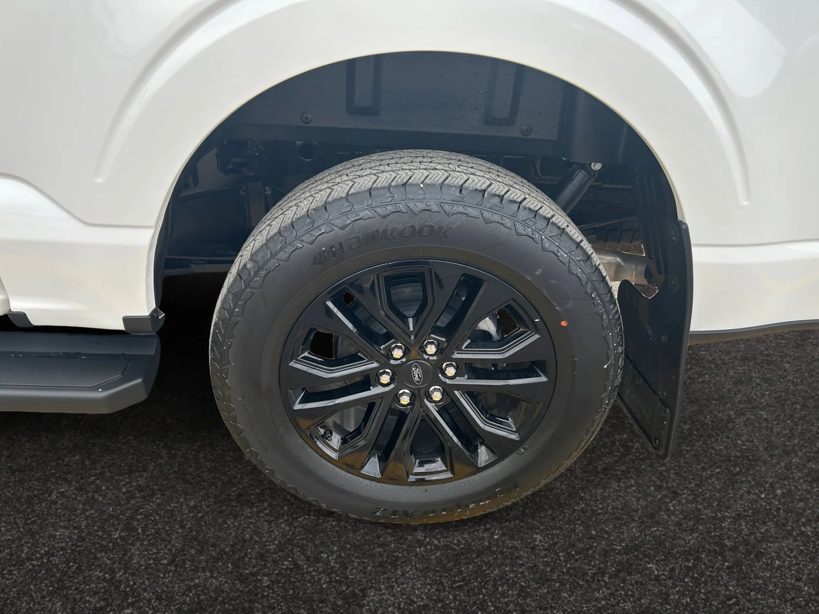 New 2026 Star White Metallic Tri-Coat Ford Lariat image 9