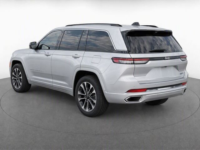 Used 2023 Silver Jeep Overland image 3