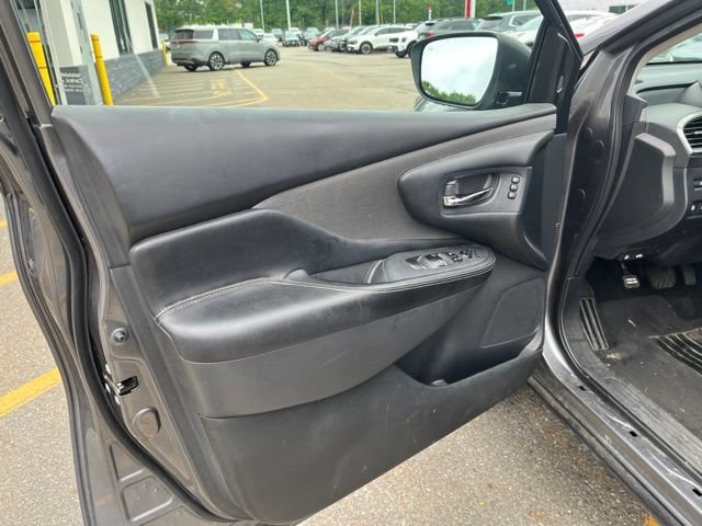 Used 2019 Gun Metallic Nissan SL image 10