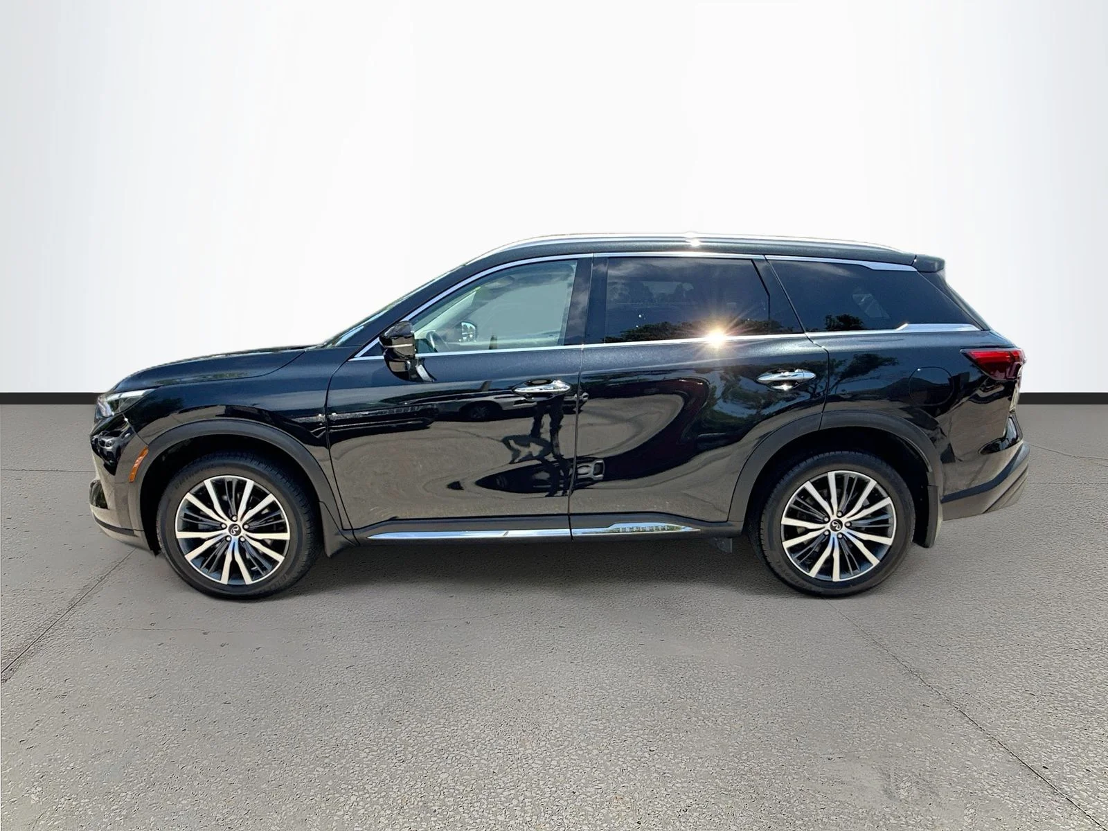 Used 2023 Black INFINITI Sensory image 4