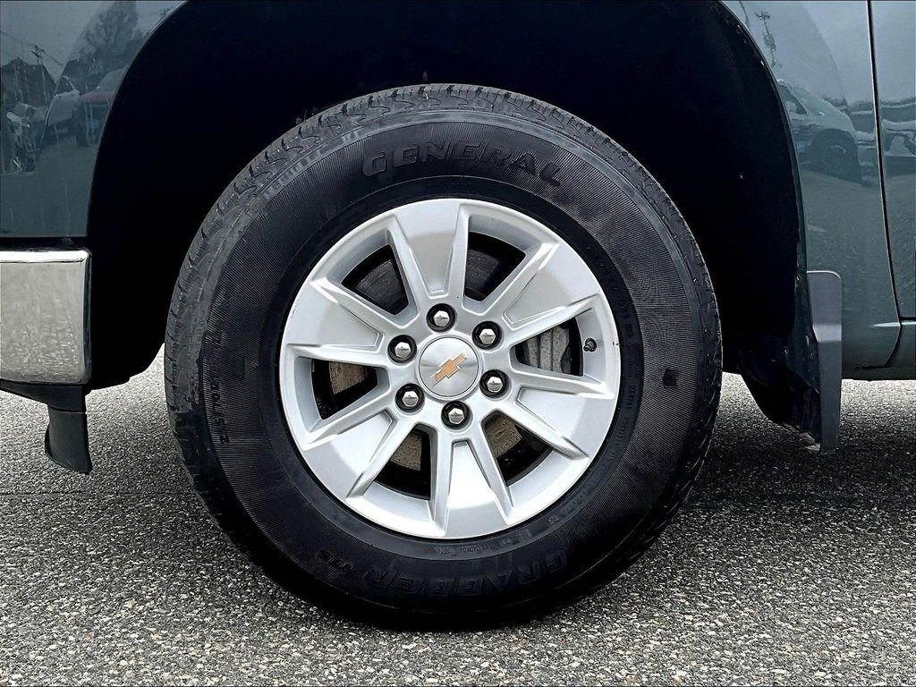 Used 2025 Gray Chevrolet LT image 7
