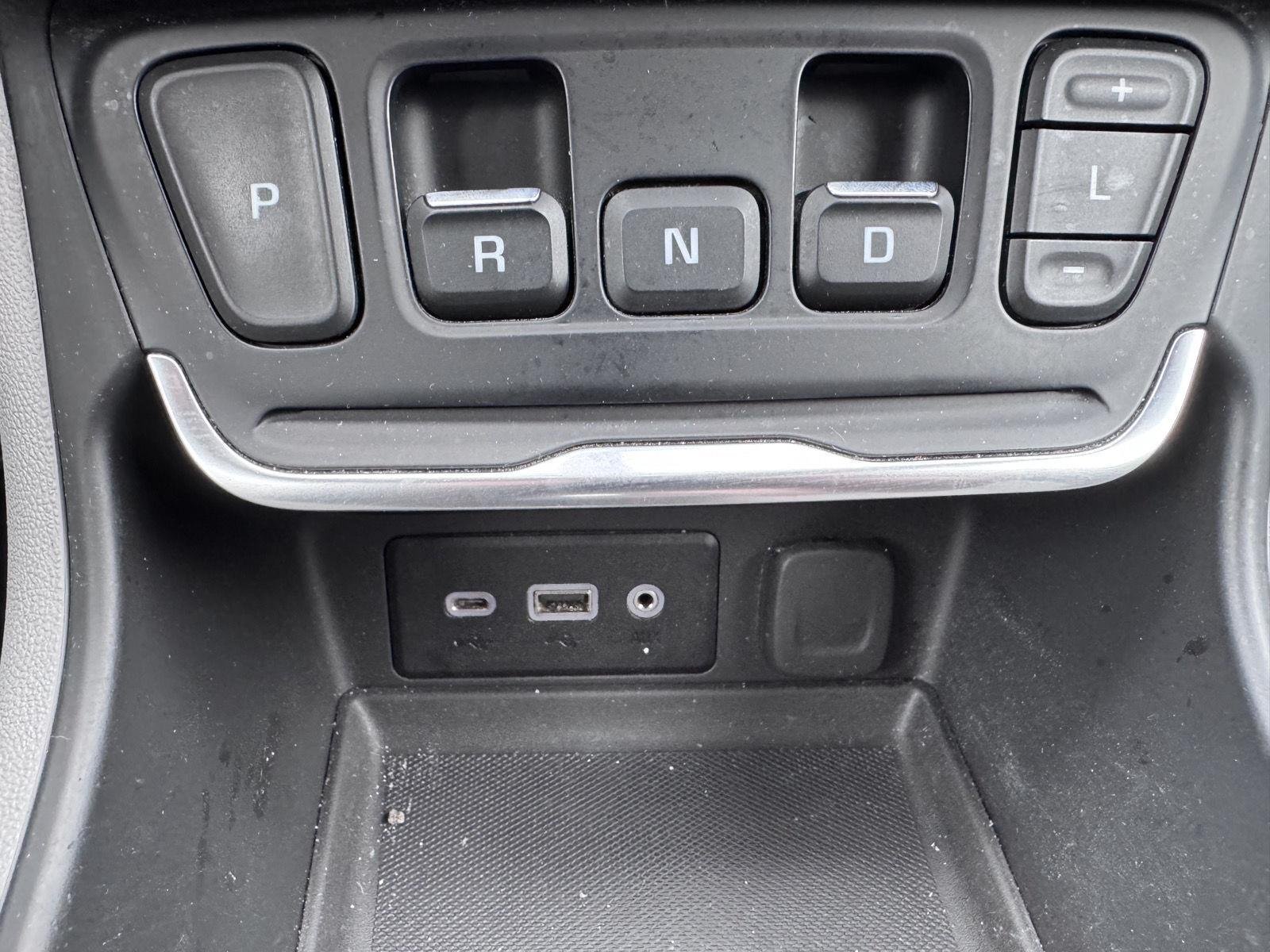 Used 2019 Summit White GMC SLE image 17