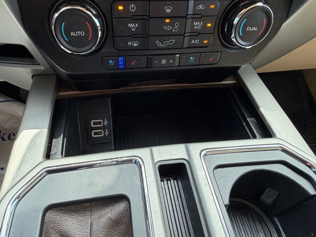 Used 2020  Ford Lariat image 27