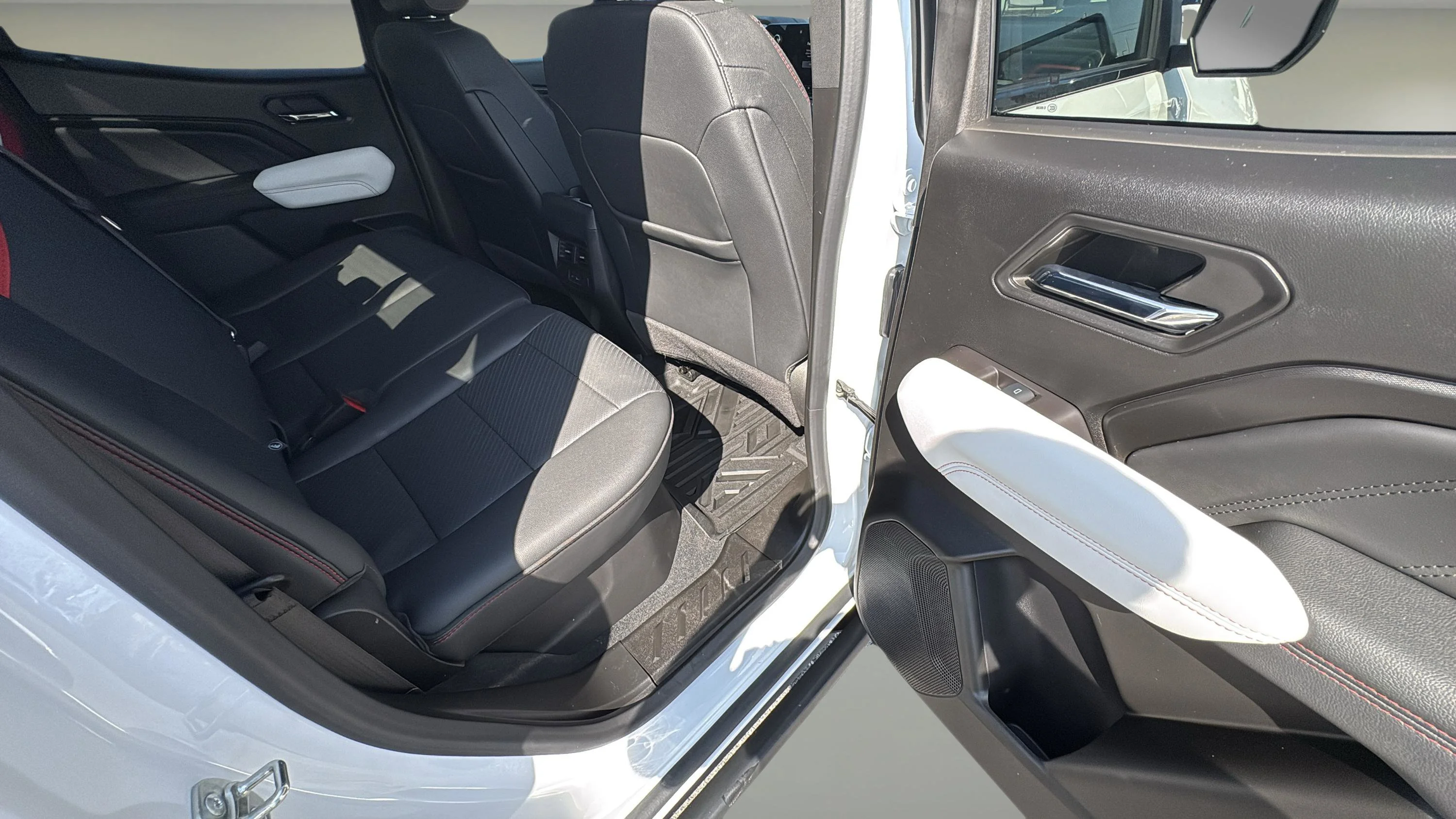 Used 2024 Summit White GMC 4WD AT4X image 14