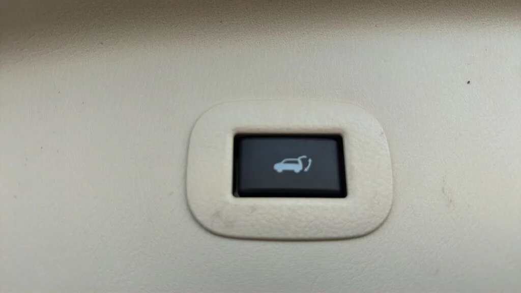 Used 2023 Moonstone White INFINITI Sensory image 12