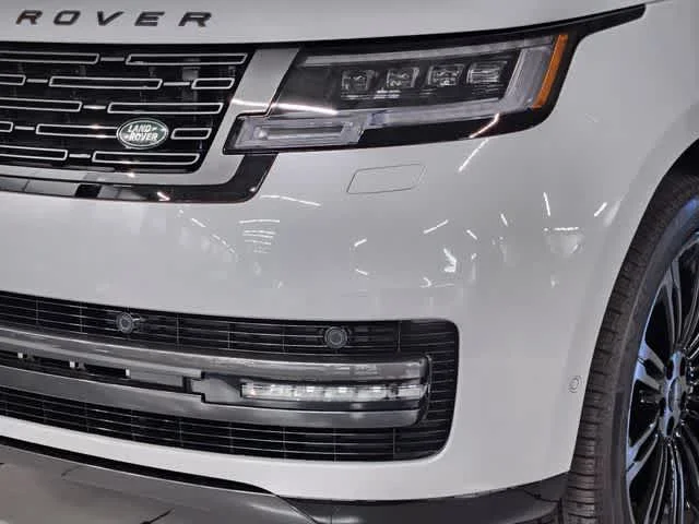 New 2026 Fuji White Land Rover SE - P400 SWB image 21