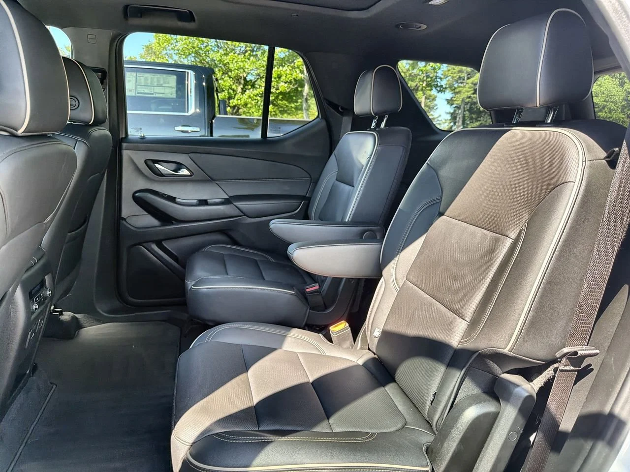 Used 2023 Summit White Chevrolet Premier image 20