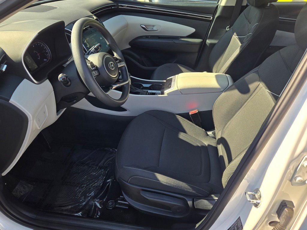 Used 2024 White Pearl Hyundai SE image 18