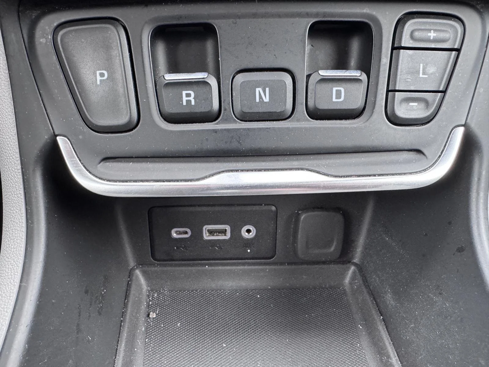 Used 2019 Summit White GMC SLE image 17