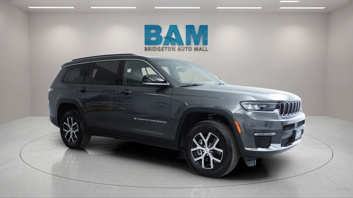 Used 2024 Gray Jeep Limited image 1