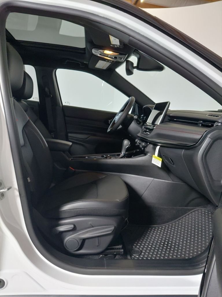New 2026 Bright White Clear-Coat Exterior Paint Jeep Trailhawk image 15